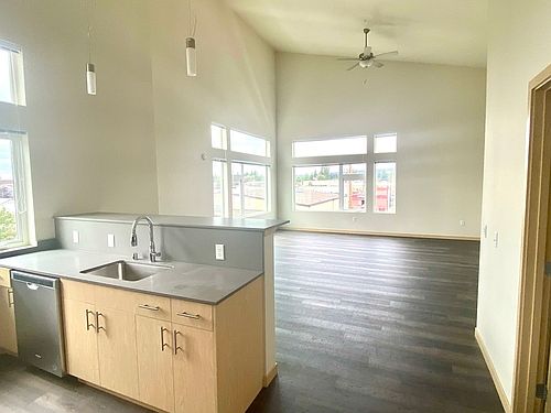 4th image of 1060 Columbia Ave #211