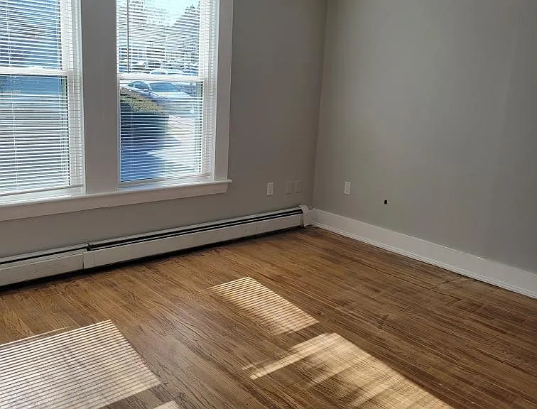 94 Main St #6 — Photo 6