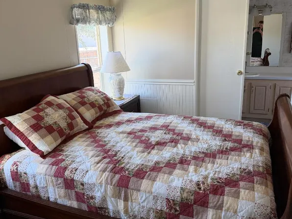 45 Radiant St, Diamondville, WY 83116