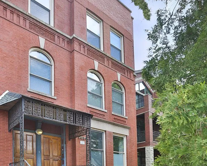 2039 W Erie St #G — Photo 2