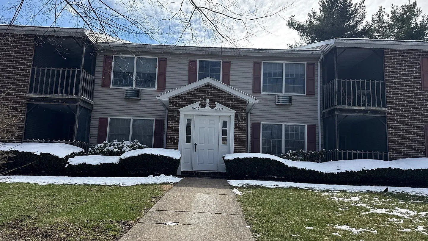 2 bed, 980 sqft, $1,750 — Photo 1