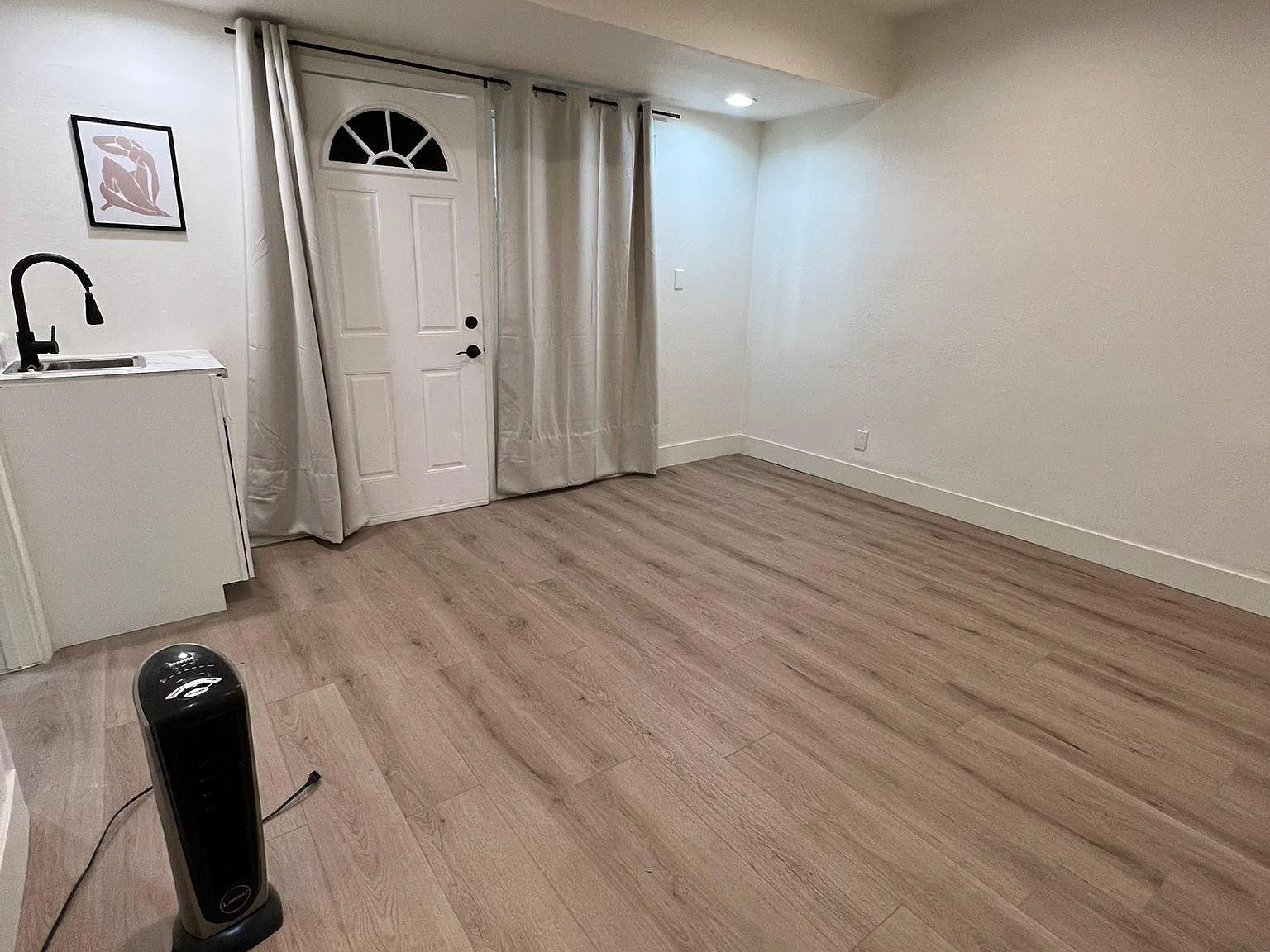 Studio, 350 sqft, $1,250 — Photo 3