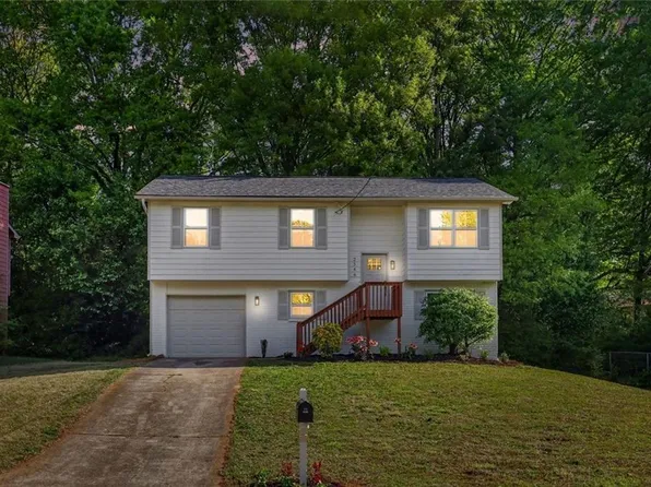 2546 Candler Woods Dr, Decatur, GA 30032