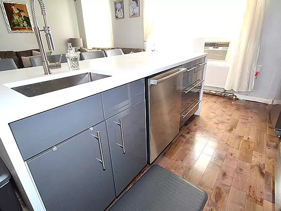 4th image of 1713 E 12th St #2P