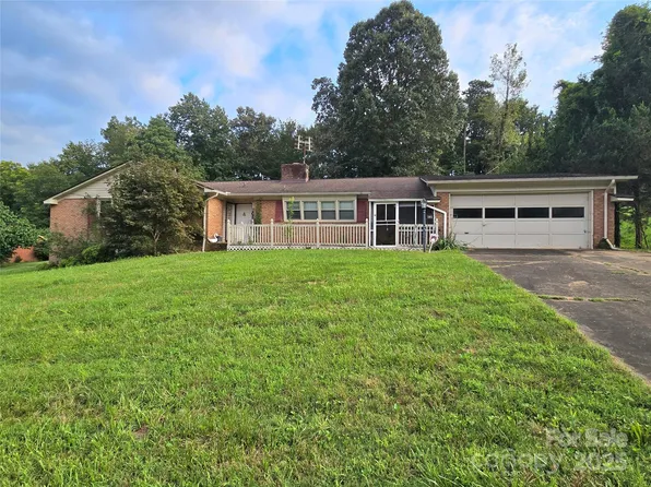 105 Westway Dr, Morganton, NC 28655