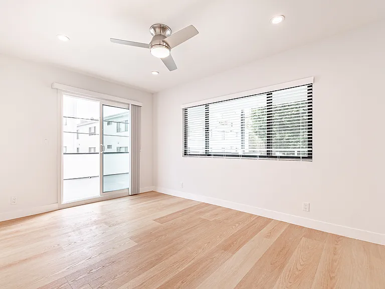418 N Palm Dr #1 — Photo 9