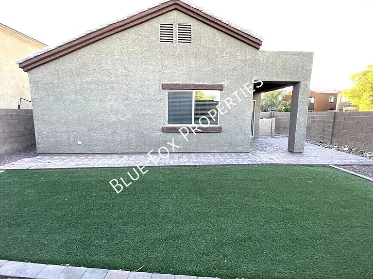 8721 N Black Pine Dr — Photo 3