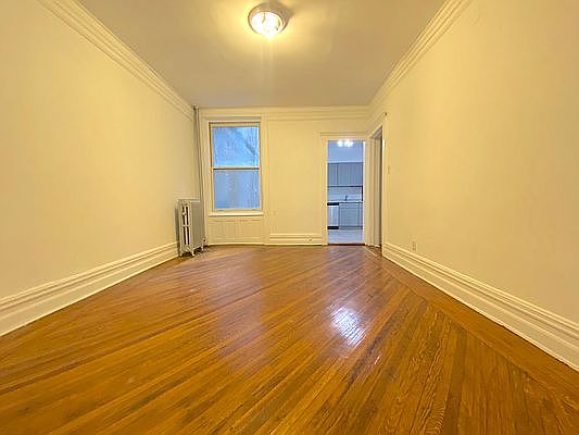 3rd image of 1074 Park Pl APT 1