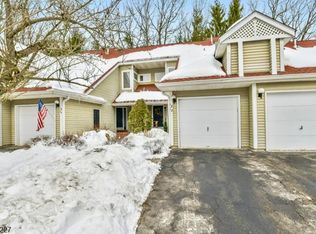 14 Heritage Ct, Oak Ridge, NJ 07438