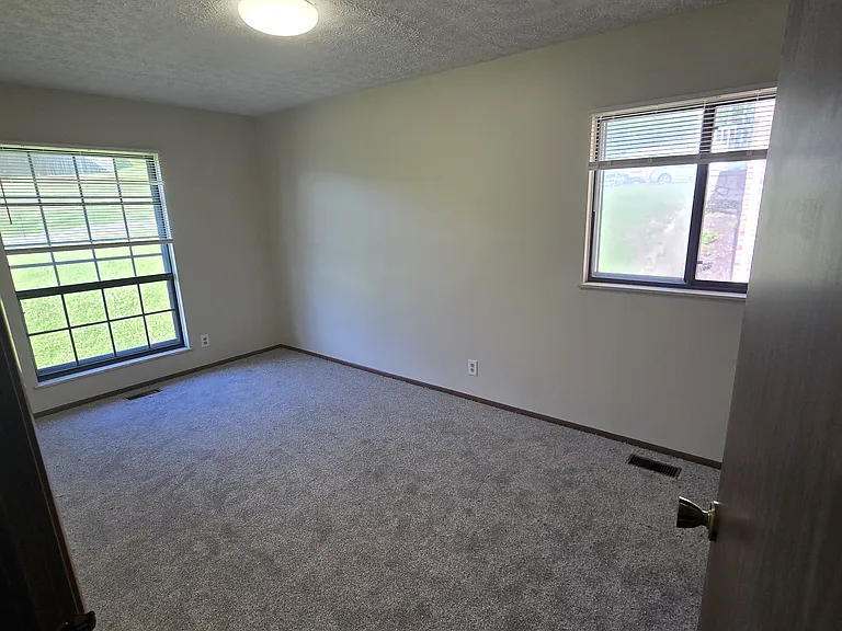 132 Bryn Myrr Dr — Photo 4