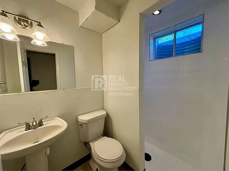 2043 E 116th Pl — Photo 10