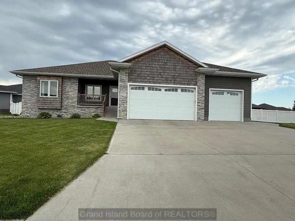 3713 Summerfield Ave, Grand Island, NE 68803