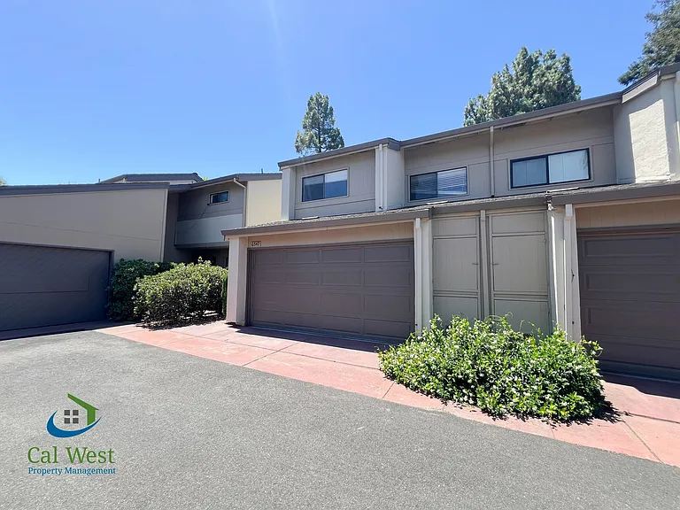 6547 Cobblestone Ct — Photo 3