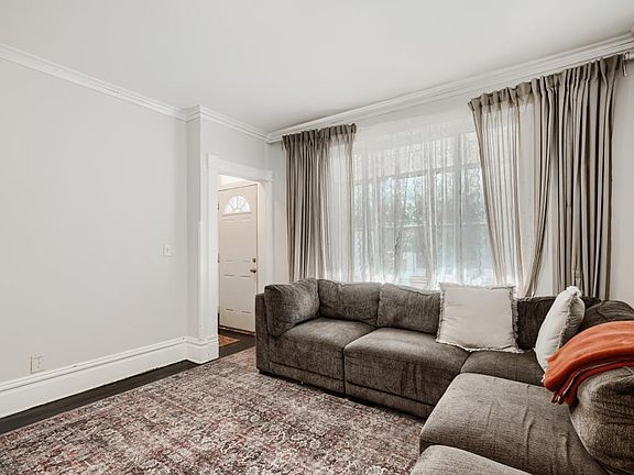 4th image of 527 Blair Ave