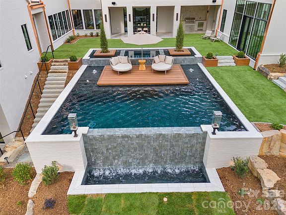2nd image of 4111 Columbine Cir