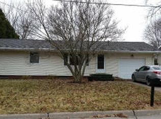 1910 Green Acres Dr, Muscatine, IA 52761