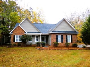 2960 Burlwood Dr, Winston Salem, NC 27103