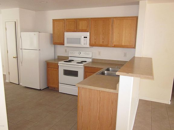 4th image of 10409 W Miami St