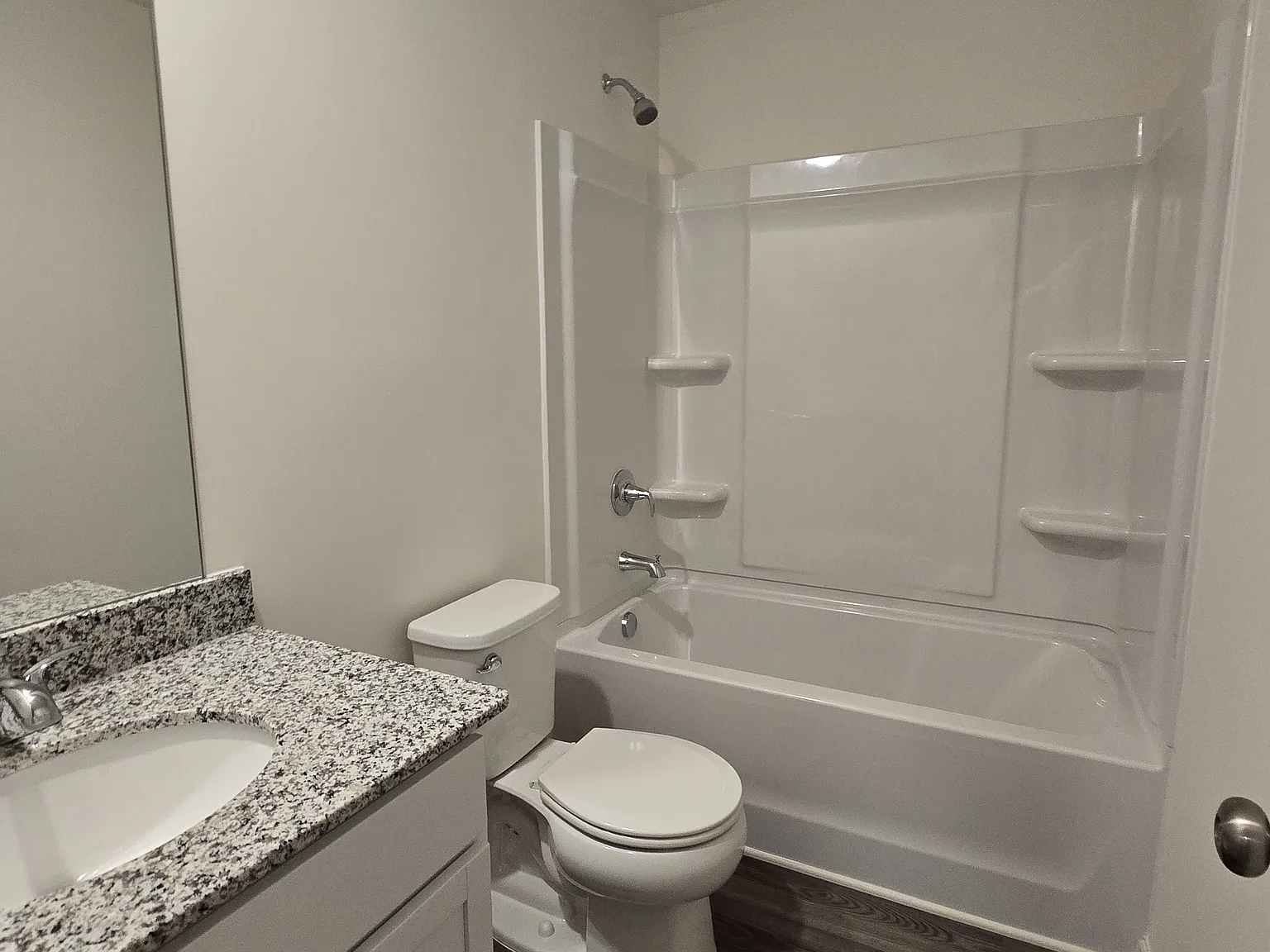 4 bed, 2014 sqft, $2,100 — Photo 4