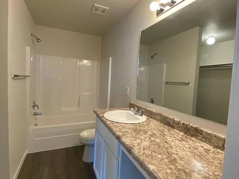 504B W Christopher Dr — Photo 13