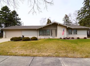 955 W Whitefish Rd, Port Washington, WI 53074
