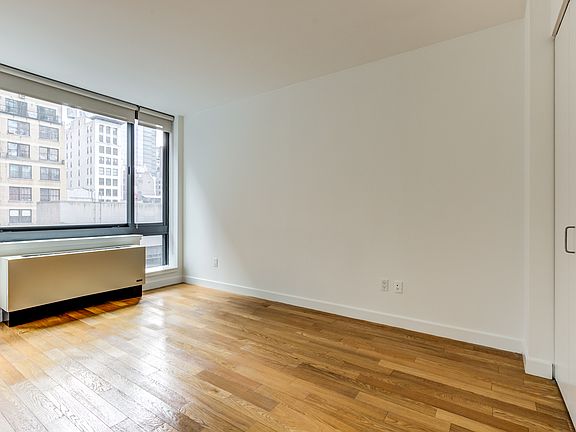 5th image of 9 W 31st St APT 4C