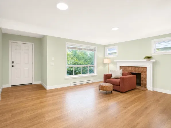 6457 Ontario St, Vancouver, BC V5W 2N1