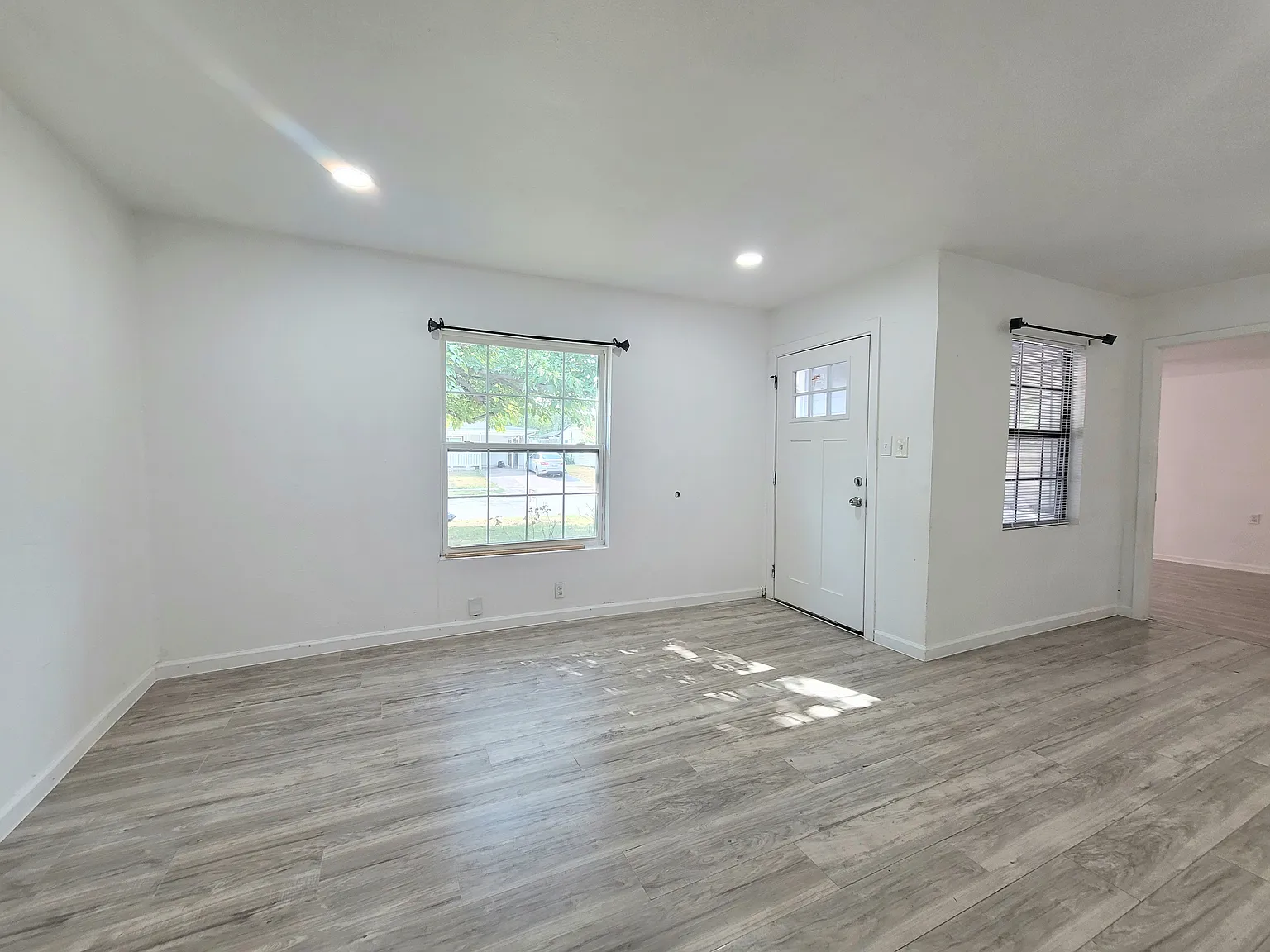 4 bed, 1285 sqft, $1,850 — Photo 2