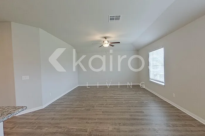 301 Saint James Pl — Photo 10