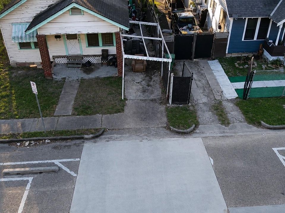 1st image of 2305 Elysian St