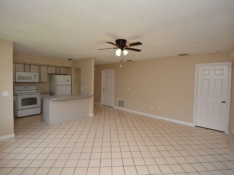 30 Farmsworth Dr #B — Photo 11