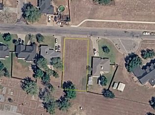 805 E 2nd St, Cuero, TX 77954