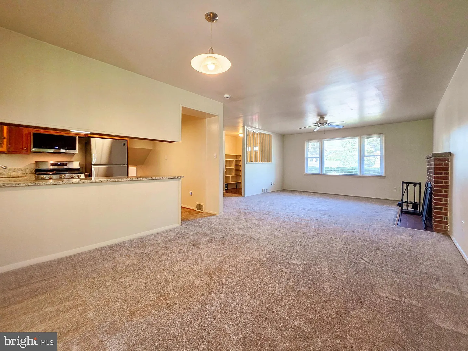 4 bed, 2.0 bath, 1640 sqft, $3,250 — Photo 4