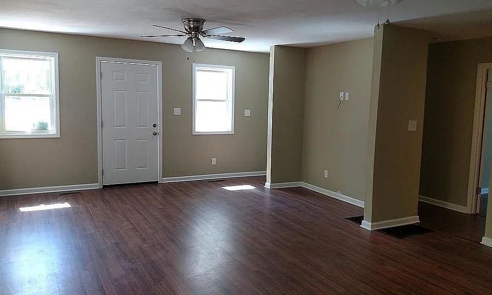 2nd image of 1822 Wales Dr