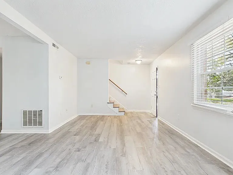 8811 Hunter Ridge Dr — Photo 7