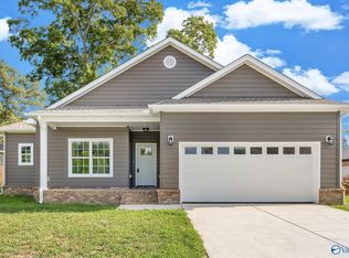 402 Woodall St SW, Hartselle, AL 35640