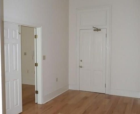 2nd image of 237 Dauphine St APT 6