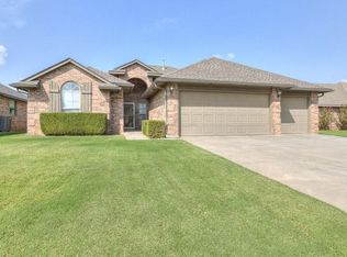 301 N Shannon Way, Mustang, OK 73064
