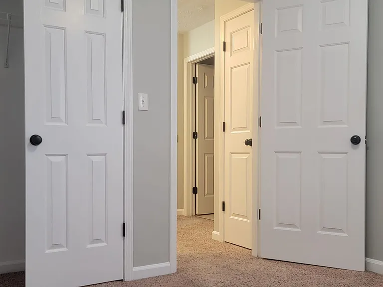 696 Liberty Hill Dr — Photo 8