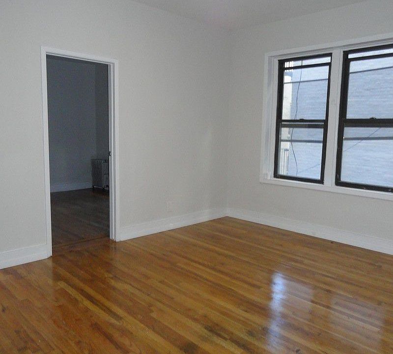 2nd image of 2124 31st St APT 3P