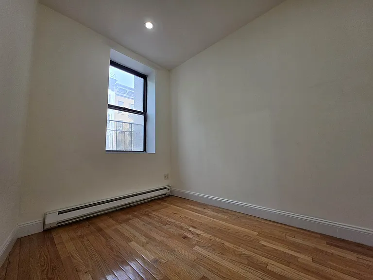 439 W 47th St #3Z — Photo 3