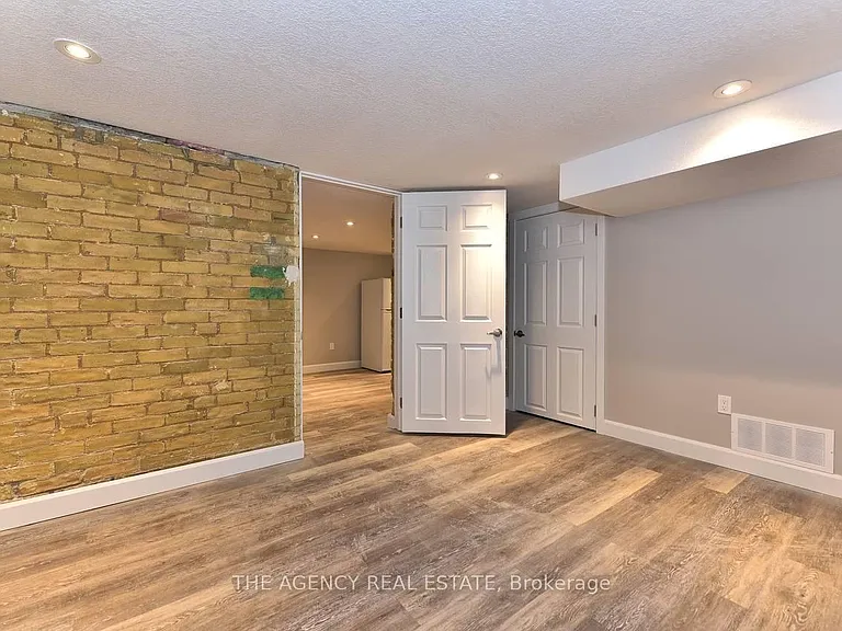 870 Queens Ave — Photo 5