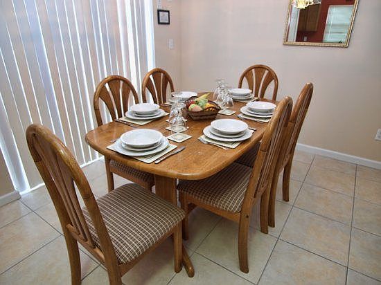 WNH4P15828AGA-formal-dining-area
