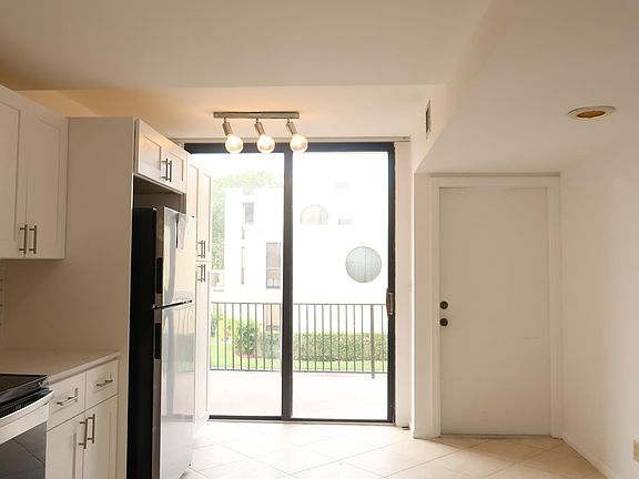 Entrance/Kitchen