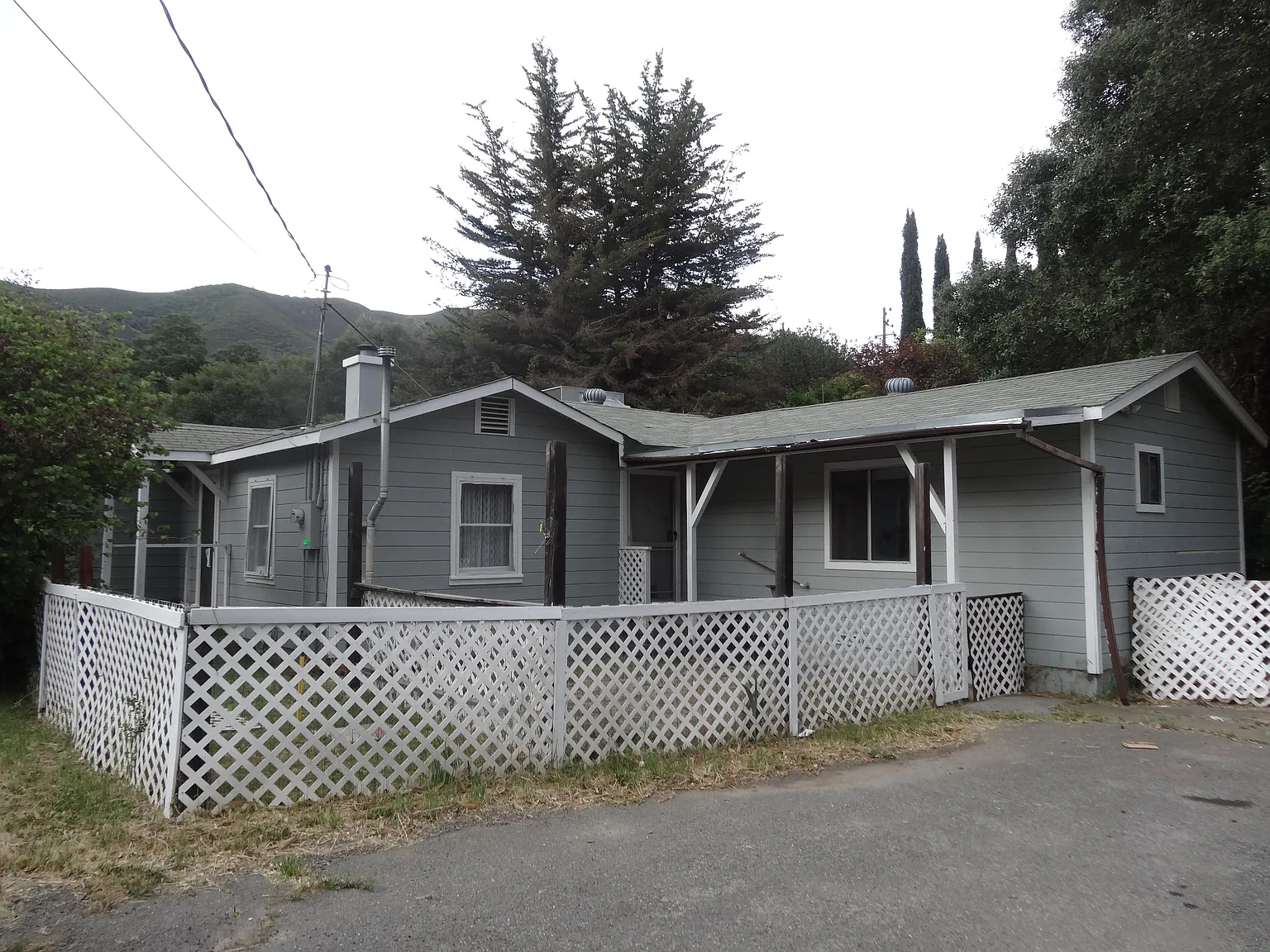 3010 Lakeview Dr photo 1