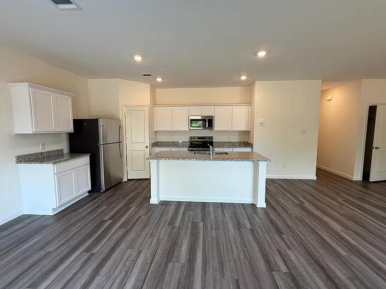 2201 Burnwood St — Photo 6