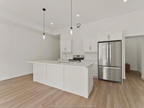 2nd image of 2275 Wellesley Ave #4