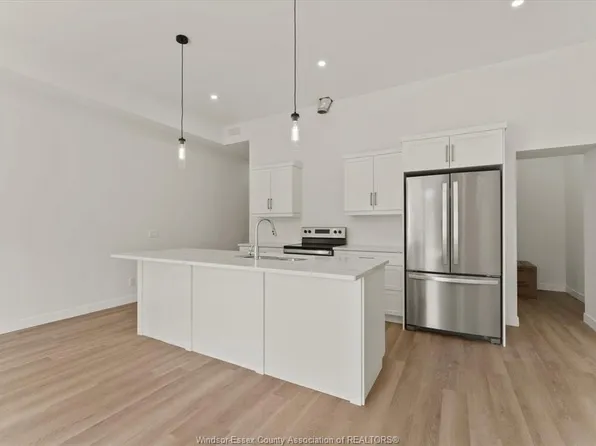 2275 Wellesley Ave #3, Windsor, ON N8W 2G1