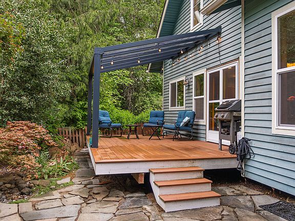 4th image of 8885 Driscoll Ln NE