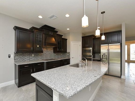 4th image of 3004 Esmeralda Dr